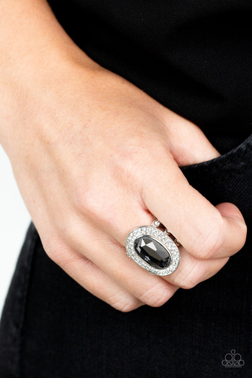 Bling blitz black ring outlet paparazzi