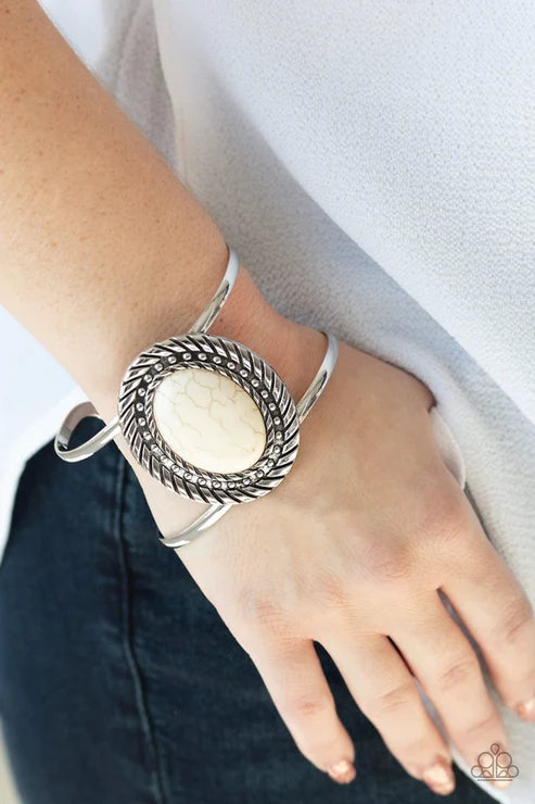 Molten Mogul Green Bracelet - Jewelry by Bretta