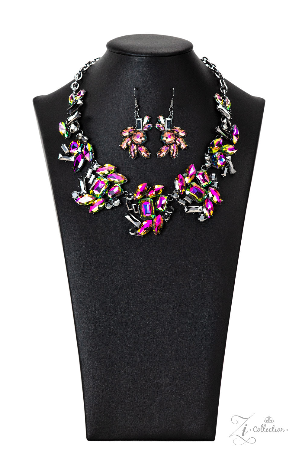 Jewelry set with necklace and earrings on a black mannequin bust