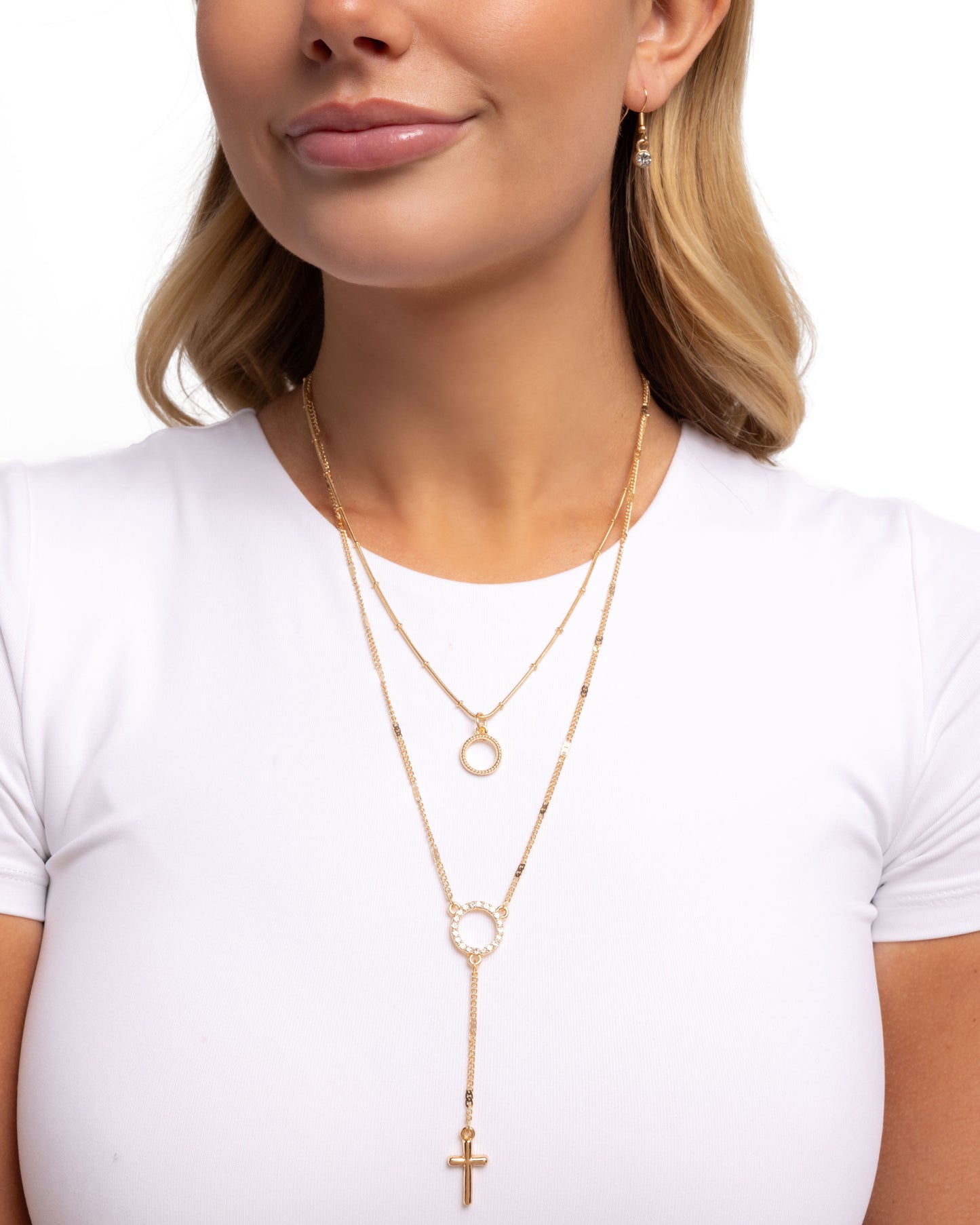 Woman wearing a gold necklace with a white background