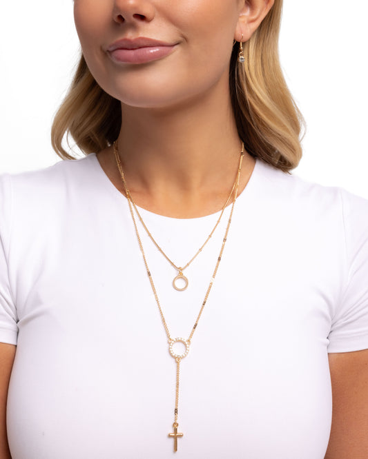Woman wearing a gold necklace with a white background