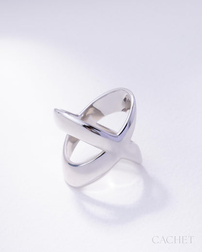 Silver ring with a modern design on a white background, featuring the brand 'Cachet'.