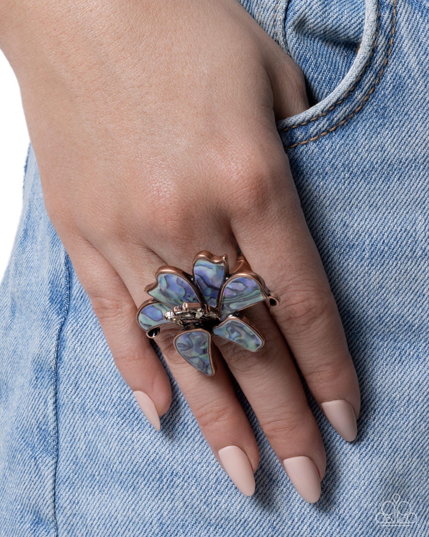 Springtime Shells mother-of-pearl stretch ring detail