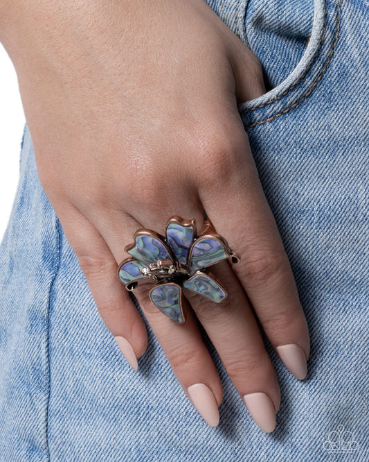 Springtime Shells mother-of-pearl stretch ring detail