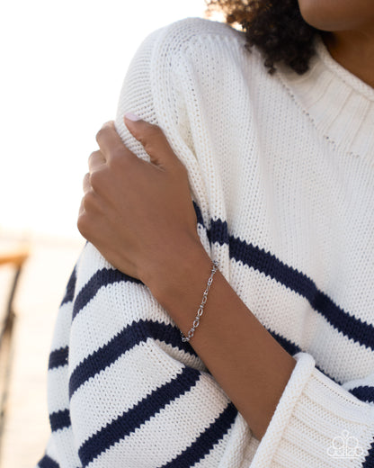 Simple Story silver stainless steel chain bracelet worn on wrist