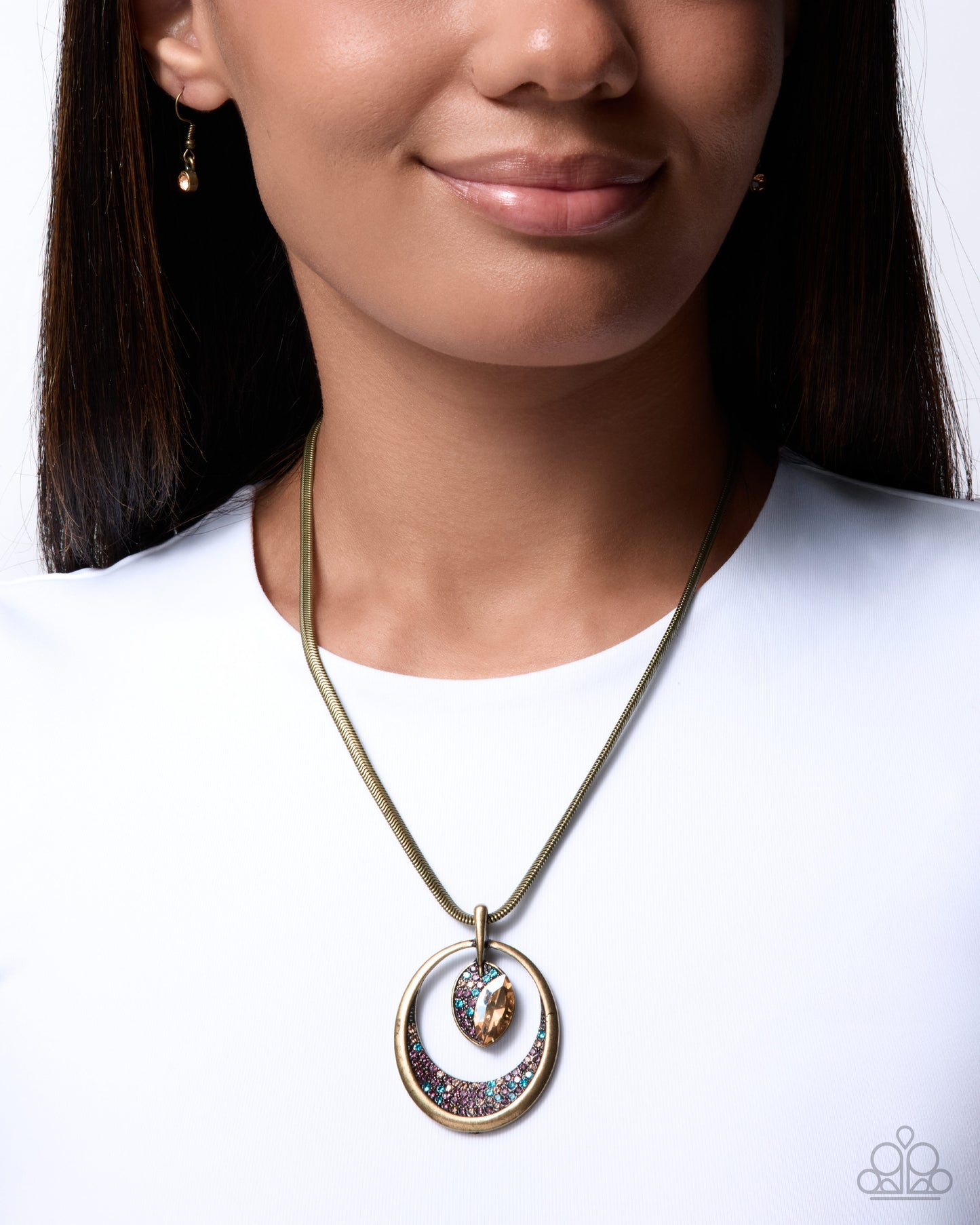 Suspended Stardust multicolor rhinestone necklace detail