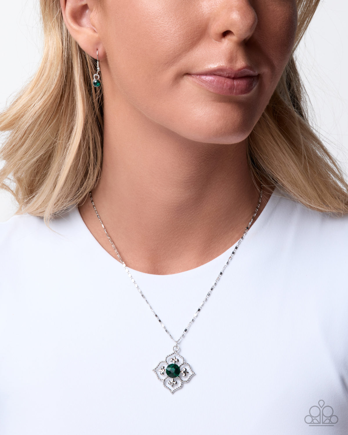 Supreme Elegance - Green Pendant Necklace by Paparazzi Accessories - Jewelry by Bretta - photo 2