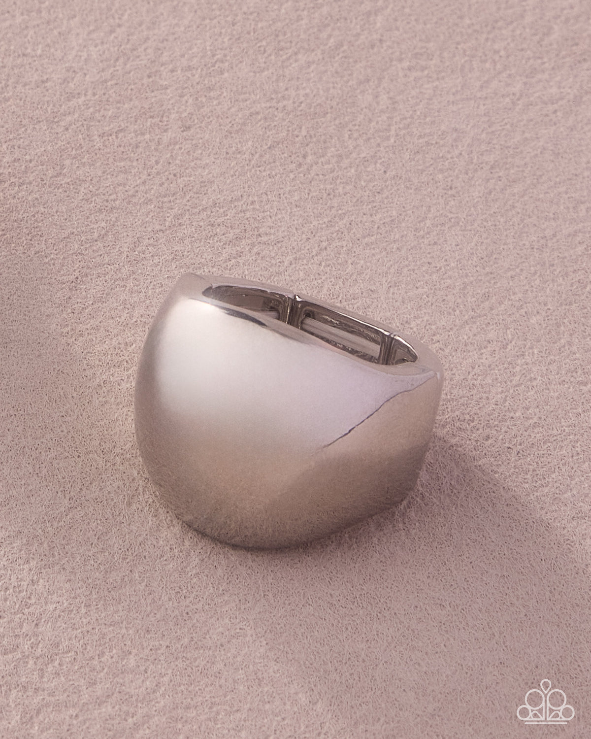 Intense Instinct silver sphere ring detail photo