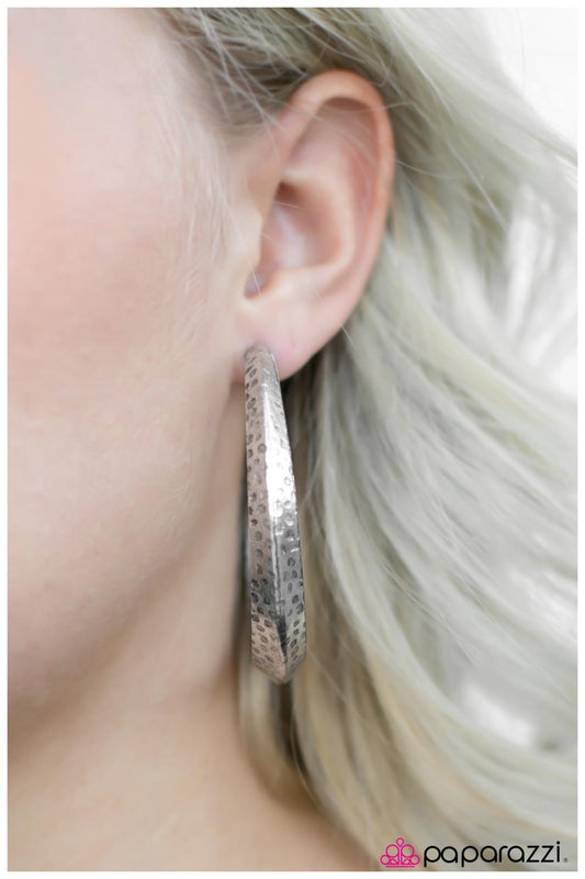 Paparazzi Accessories-Jungle To Jungle - Silver Earrings - jewelrybybretta