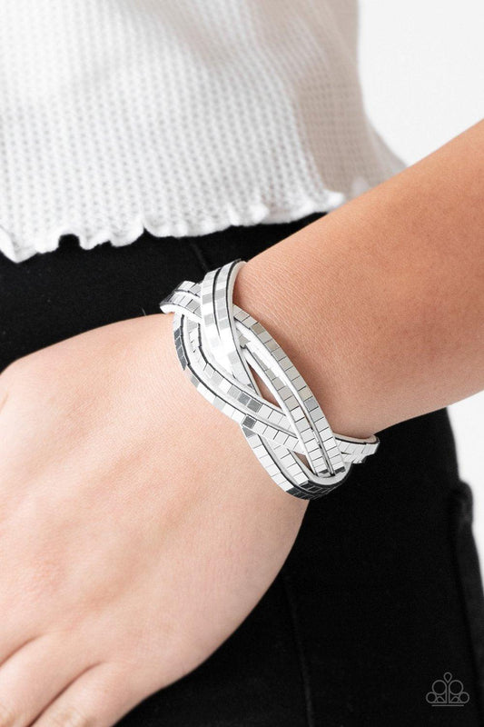 Paparazzi Accessories Looking For Trouble - White Bracelet - jewelrybybretta