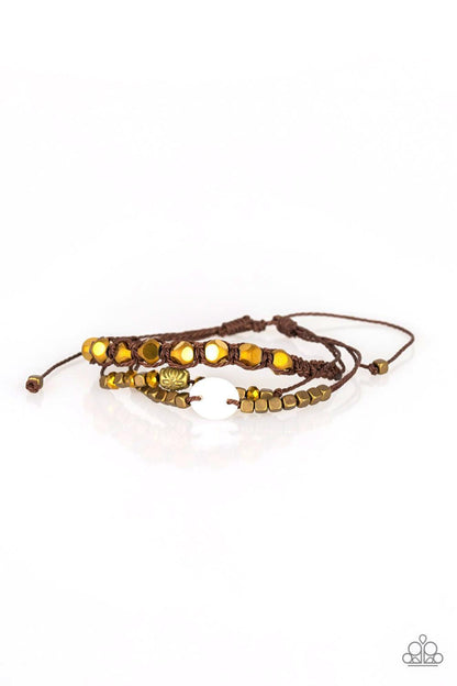 Paparazzi Accessories-Trendy Tourist - Brass Urban Bracelet - jewelrybybretta