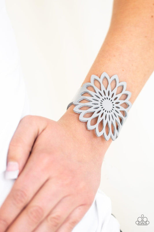 Paparazzi Accessories-Wildly Wildflower - Silver Bracelet - jewelrybybretta