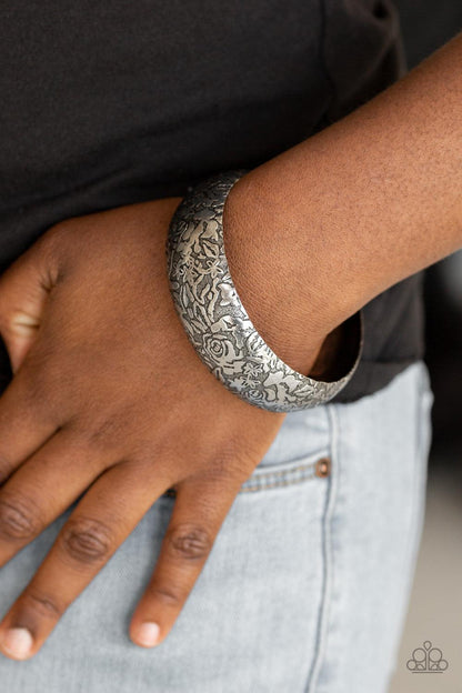 Paparazzi Accessories-Garden Villa -Silver Bracelet - jewelrybybretta