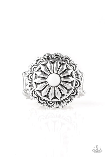 Paparazzi Accessories-Daringly Daisy - White Ring
