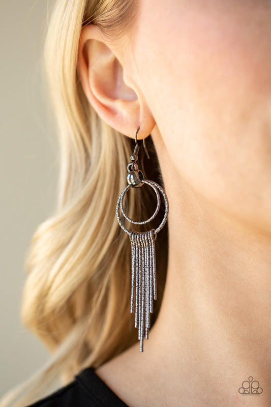 Paparazzi Accessories - Eye-Catching Edge - Black Earring 