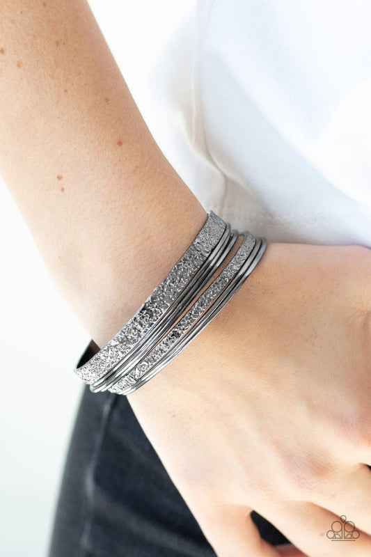 Paparazzi Accessories-Full Circle - Black Bracelets