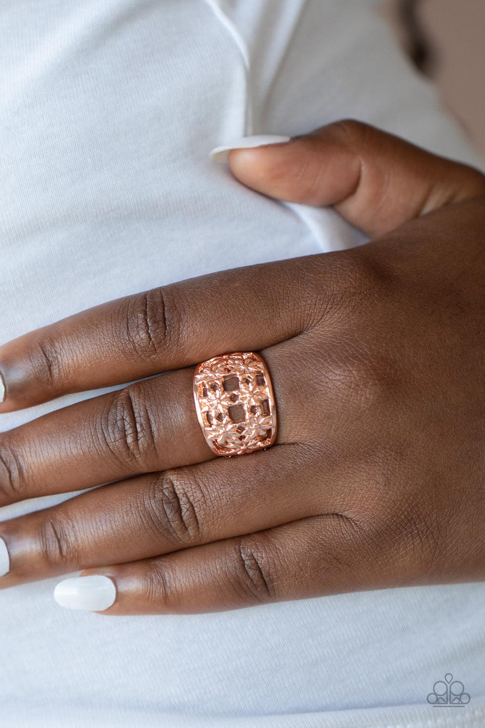 Paparazzi Accessories-Crazy About Daisies - Rose Gold Ring