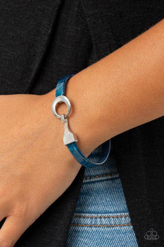 Paparazzi Accessories - HAUTE Button Topic - Blue Bracelet