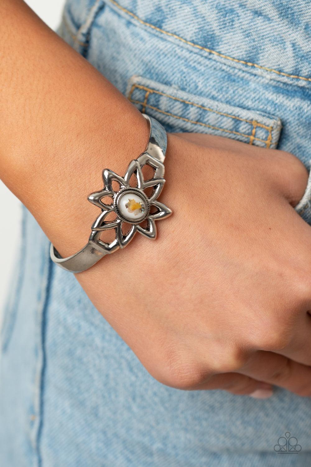 Paparazzi Accessories-Sahara Garden - White Bracelet