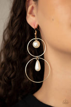 Paparazzi Accessories-Cultured in Couture - Gold Earrings