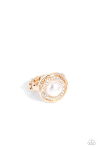 Chic Center Gold Ring - Jewelry by Bretta