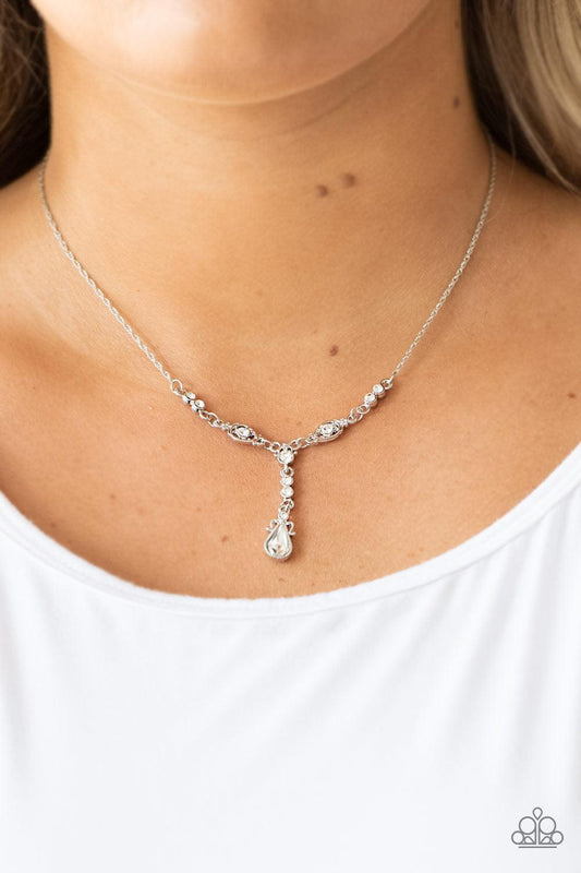 Paparazzi Accessories-Diva Dazzle - White Necklace